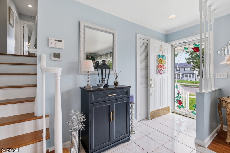 381 Carteret Ave