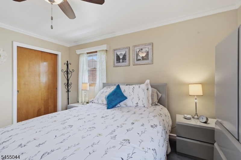 381 Carteret Ave