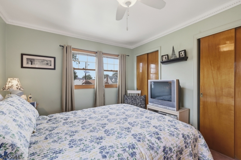 381 Carteret Ave