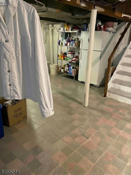 381 Carteret Ave