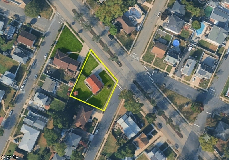 381 Carteret Ave