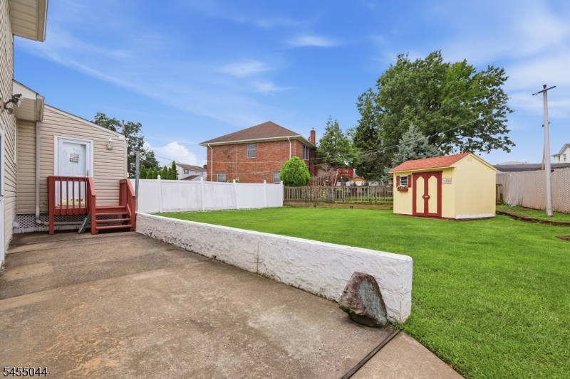 381 Carteret Ave