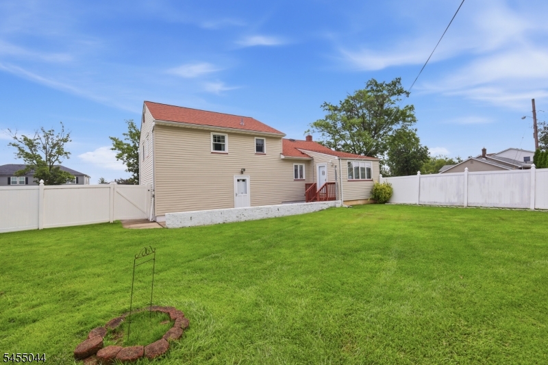 381 Carteret Ave