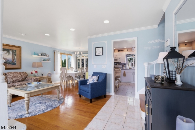 381 Carteret Ave