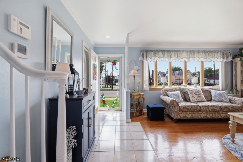 381 Carteret Ave