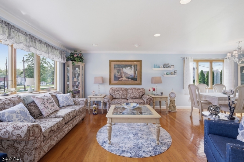 381 Carteret Ave