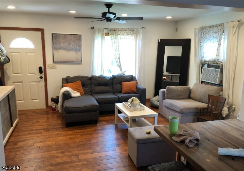 Listing photo 6