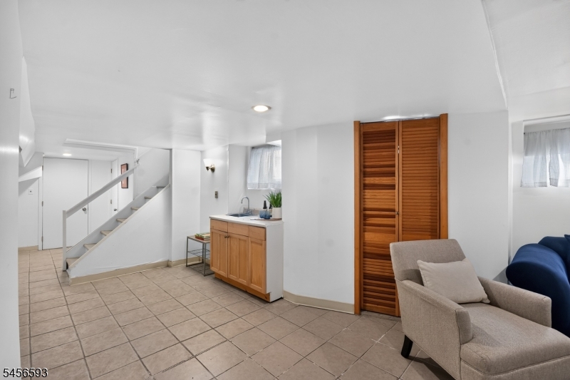 237 Raymond Ave