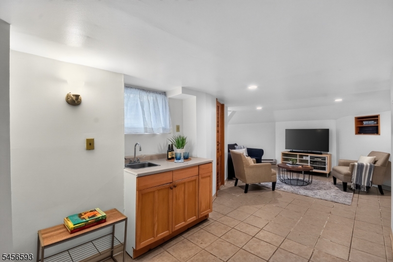 237 Raymond Ave