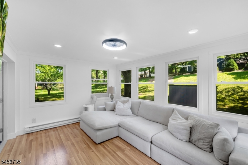 25 Windsor Ct