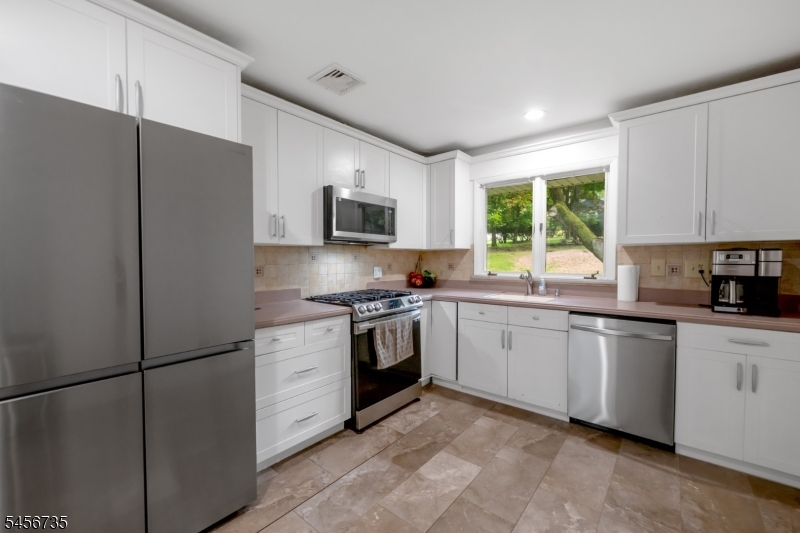 25 Windsor Ct