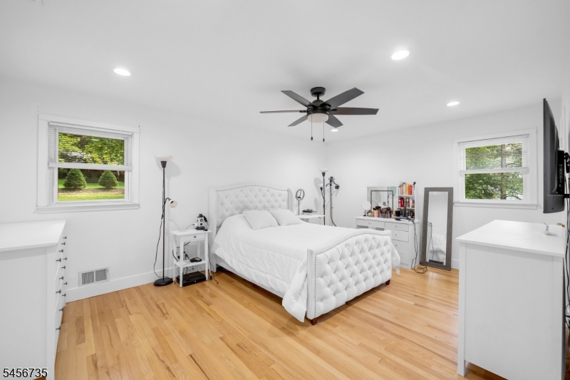 25 Windsor Ct