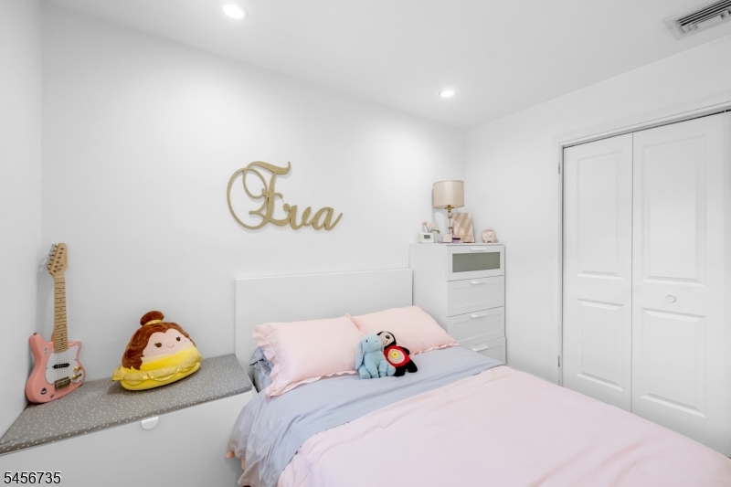 25 Windsor Ct
