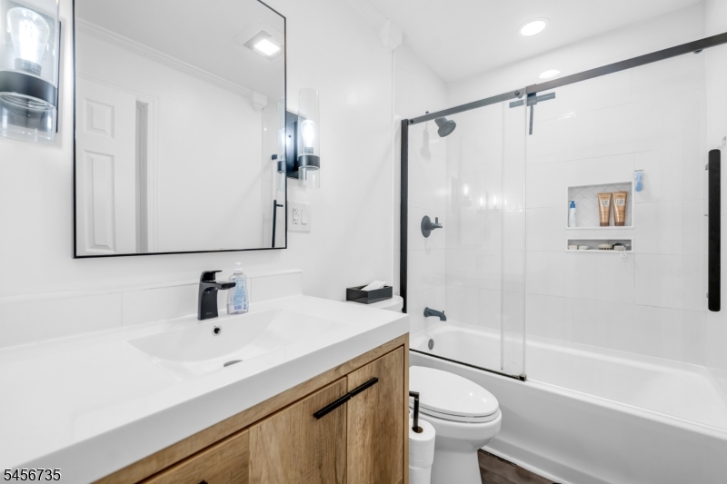 25 Windsor Ct