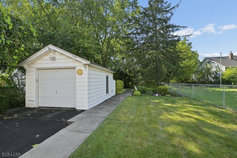 11 Concord Ave