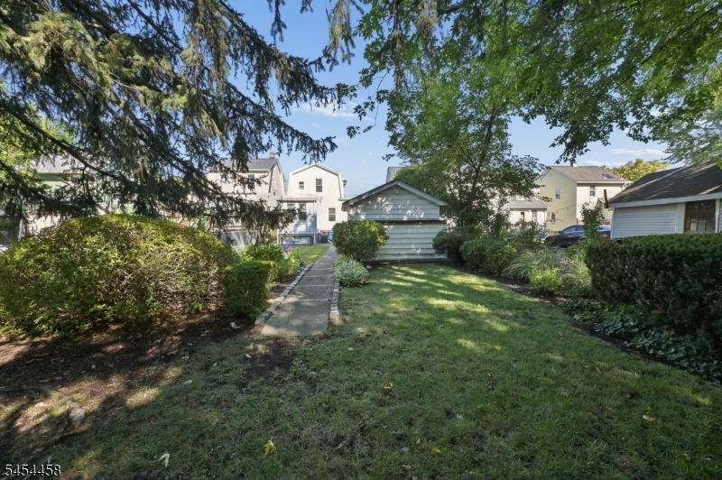 11 Concord Ave