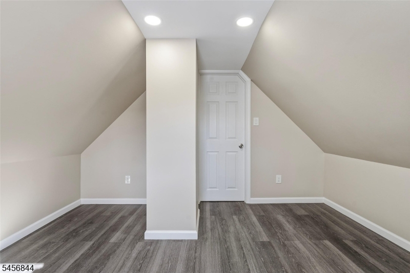 11 Tichenor Ter