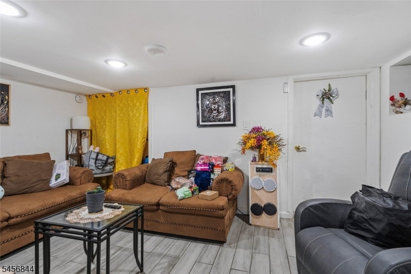 11 Tichenor Ter
