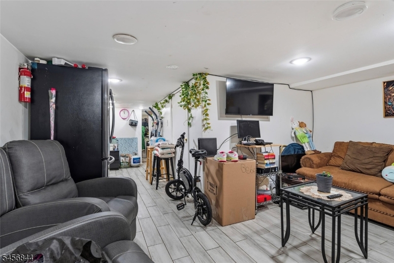11 Tichenor Ter