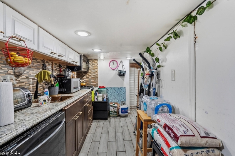 11 Tichenor Ter
