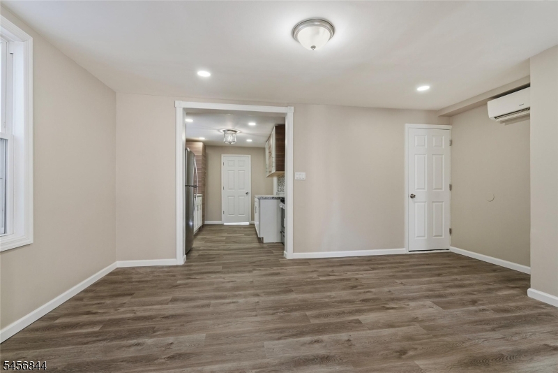 11 Tichenor Ter