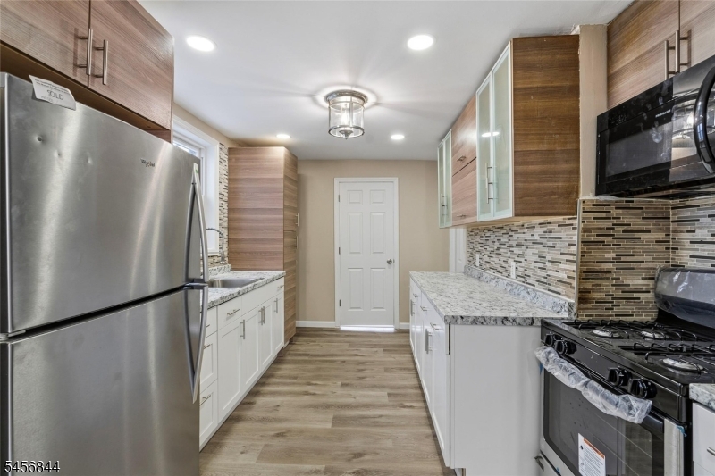 11 Tichenor Ter