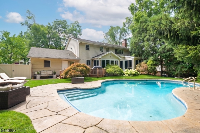 23 Brittany Rd