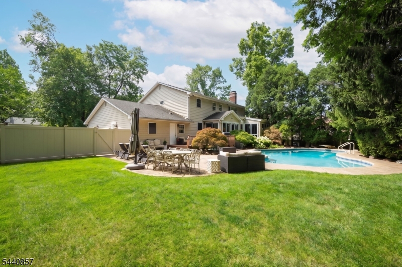 23 Brittany Rd