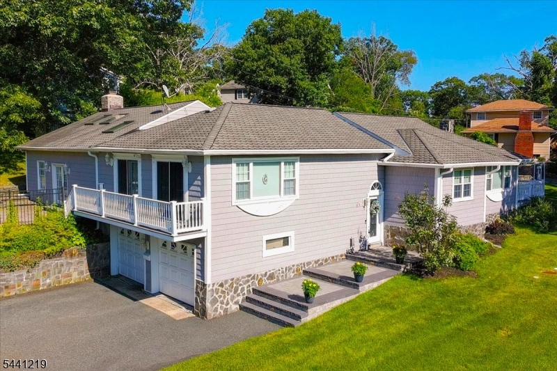 66 Minnisink Rd