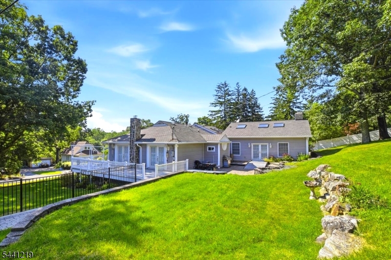 66 Minnisink Rd