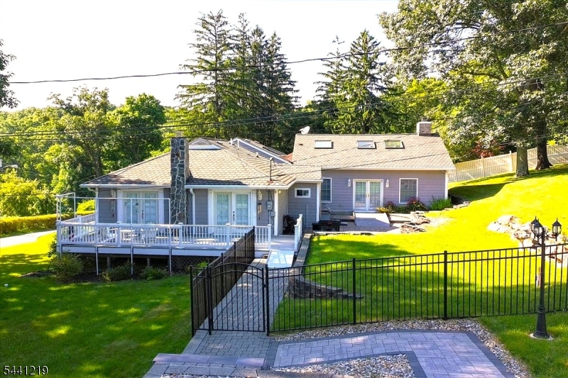 66 Minnisink Rd