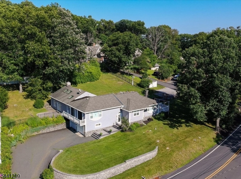 66 Minnisink Rd