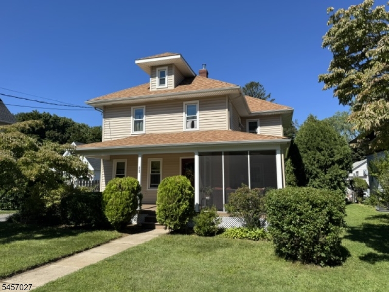 21 Eyland Ave