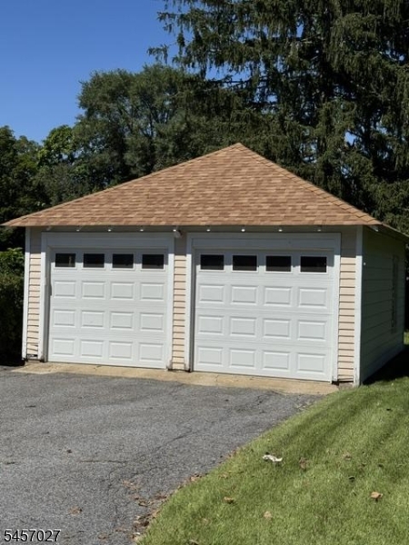21 Eyland Ave