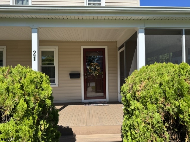 21 Eyland Ave