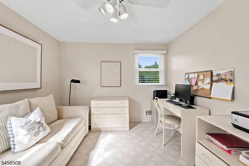 33 Waling Dr