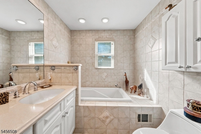 33 Waling Dr