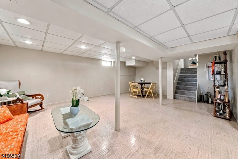 33 Waling Dr