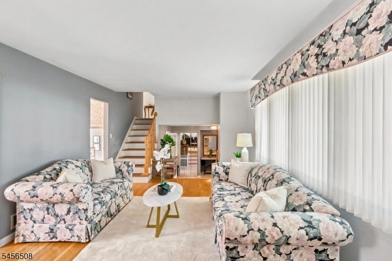 33 Waling Dr