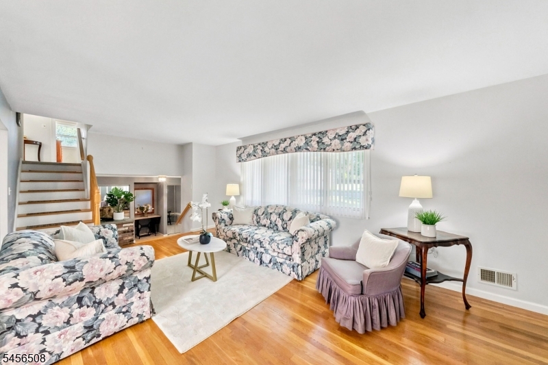 33 Waling Dr