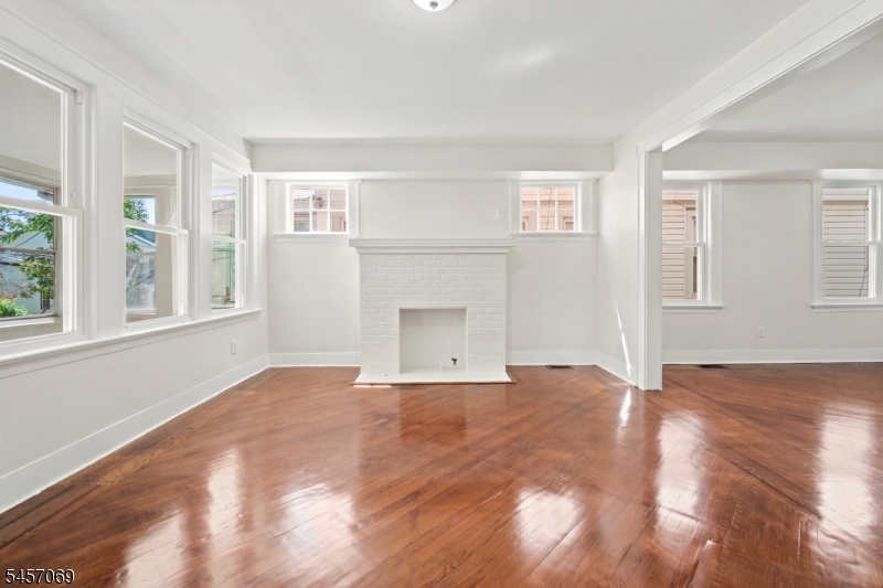 299 Smith St