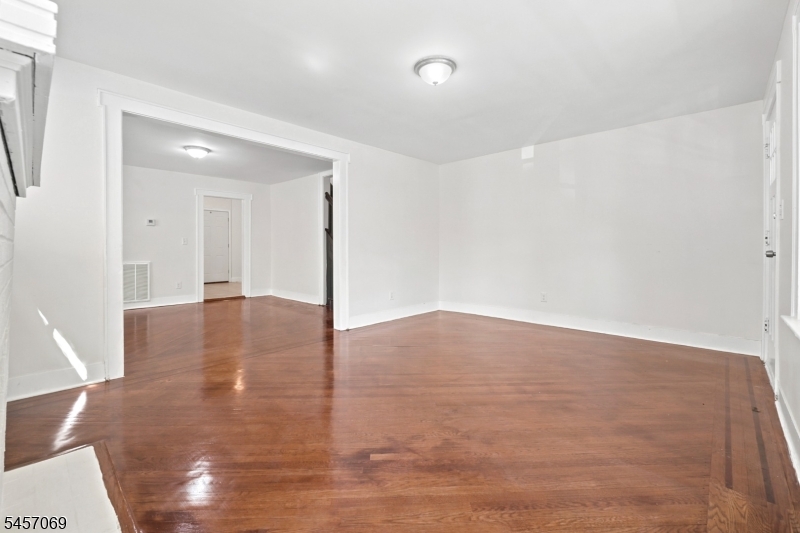 299 Smith St