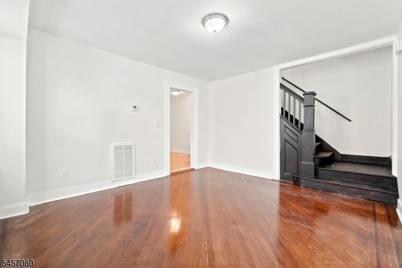299 Smith St
