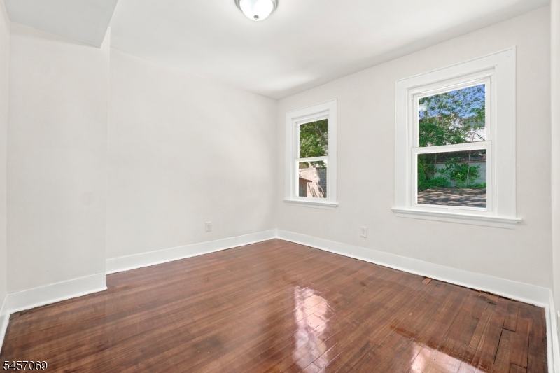 299 Smith St