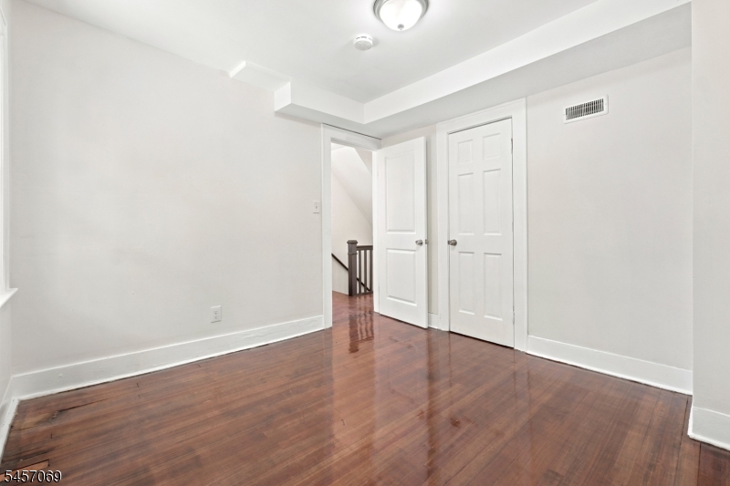 299 Smith St