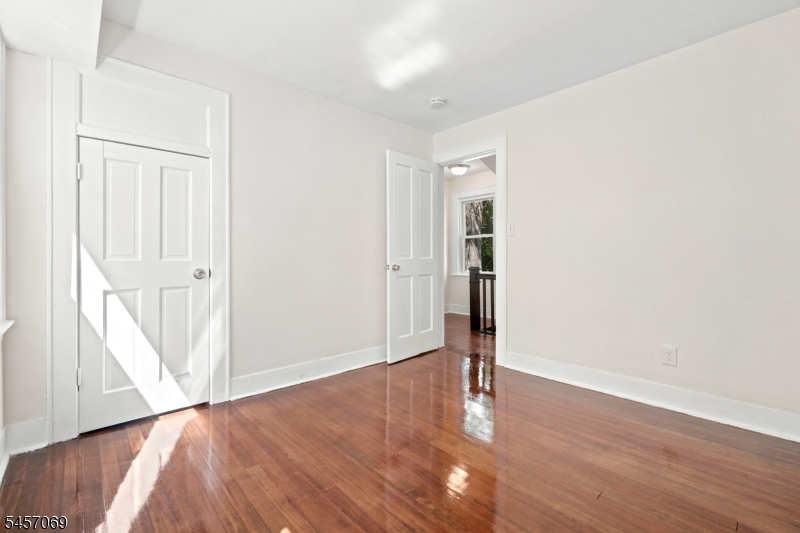 299 Smith St