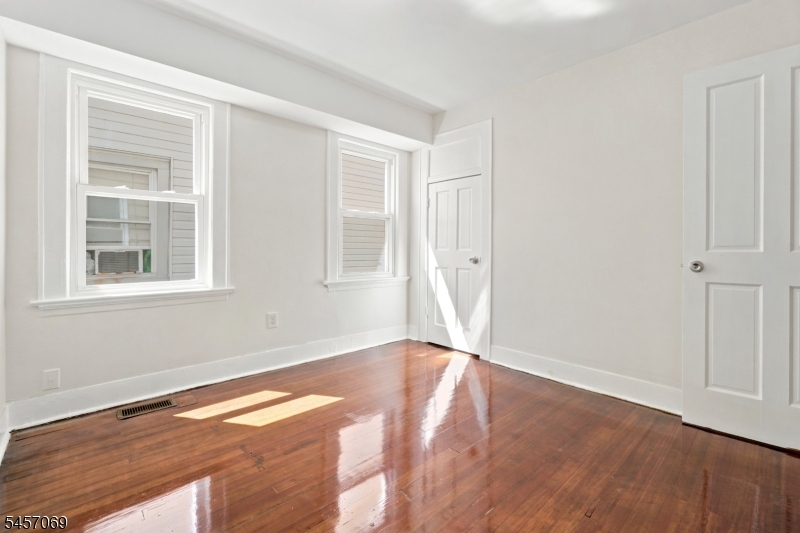 299 Smith St