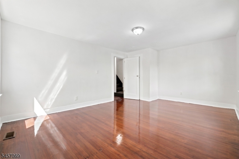 299 Smith St