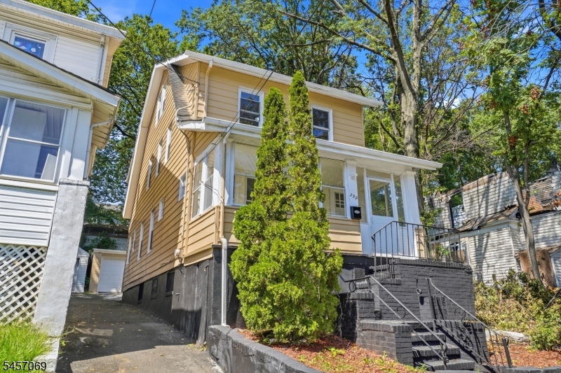 299 Smith St