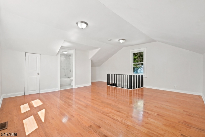 299 Smith St